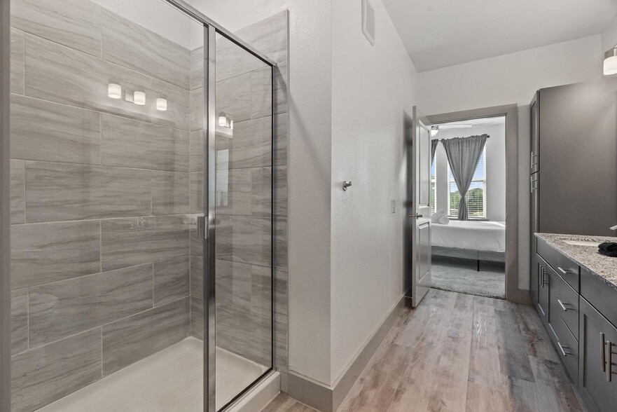 Building Photo - 12100 1/2 Ferrystone Glen Drive-SI ID1343252P