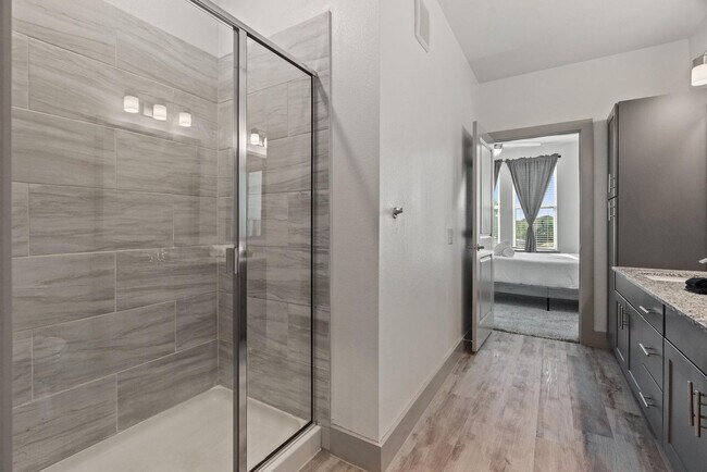 Building Photo - 12100 1/2 Ferrystone Glen Dr