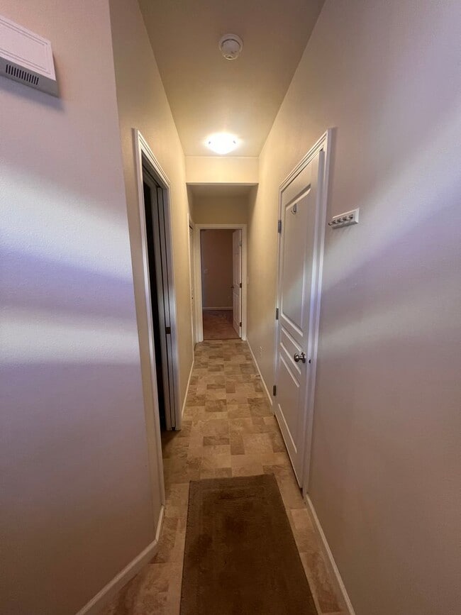 Building Photo - 174 Willow View Circle