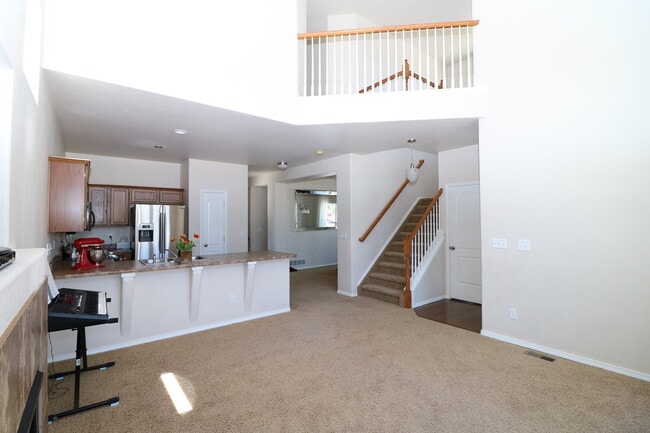 Building Photo - 3bdrm 3bath home with 2 car garage
