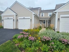 Building Photo - 2944 White Thorn Cir