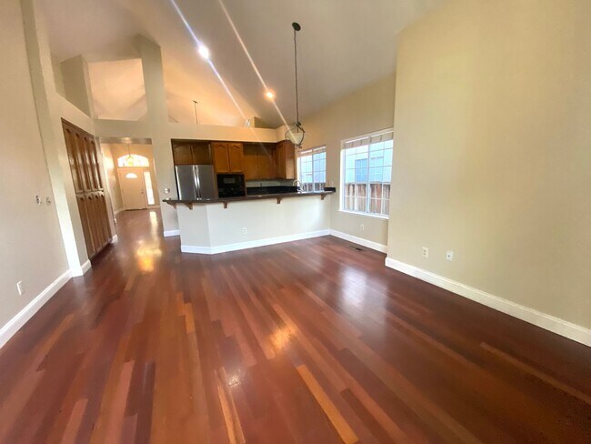 Building Photo - Pleasanton 3 Bd./2 Bath, Lots of Light, Top Rated Schools, Close to 580/680, Shopping & Restaurants