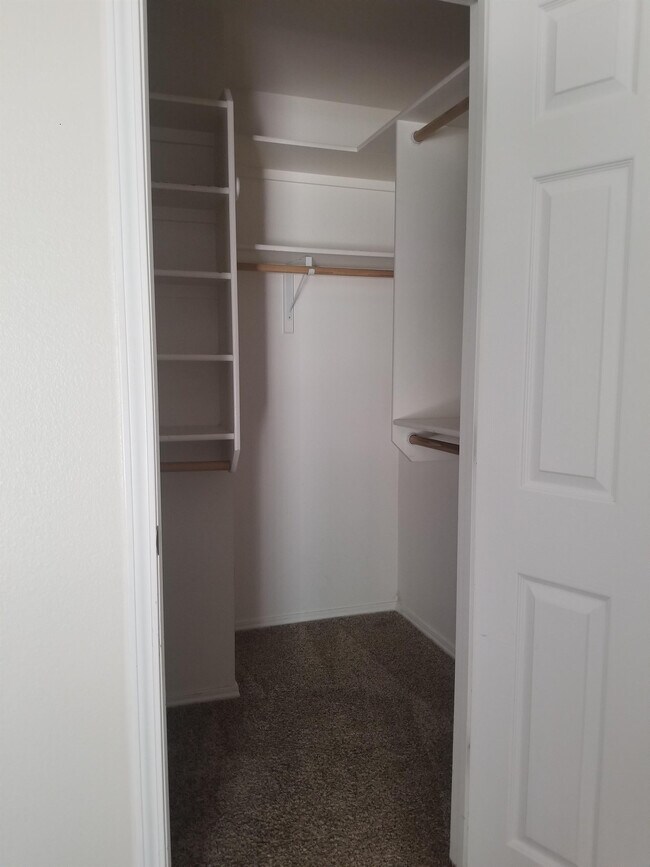 Building Photo - 350 S Kestrel Pl