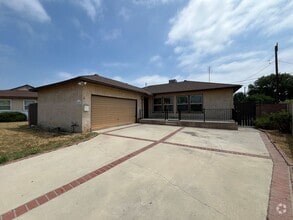 Building Photo - Winnetka 3+2 on cul-de-sac w/spacious back...