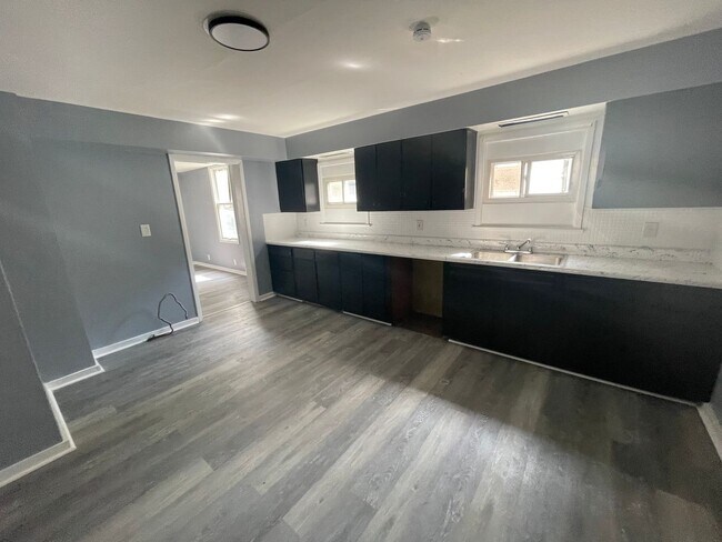 Building Photo - SECTION 8 and EDEN Accepted!! Spacious Newly Renovated 3 Br Home!