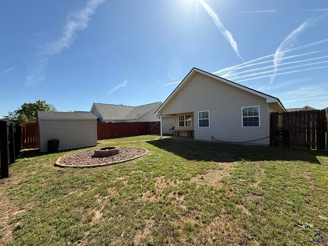 Building Photo - 107 White Tail Ln