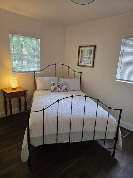 Building Photo - 4105 S Westnedge Ave