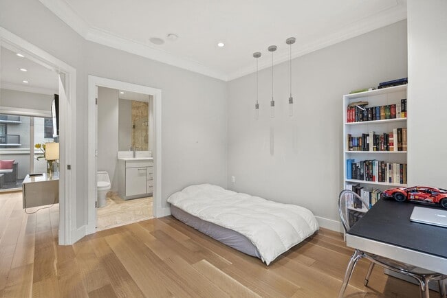 Building Photo - 1520 16th Ct N