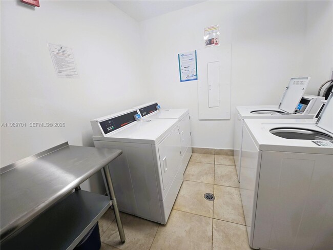 Building Photo - 2851 NE 183rd St