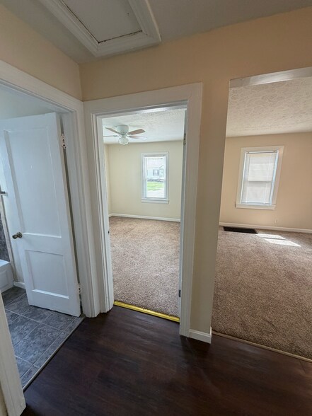 Building Photo - 2811 Narragansett Dr