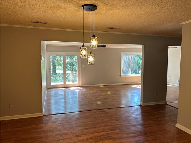 Building Photo - 1237 N Vista Pl