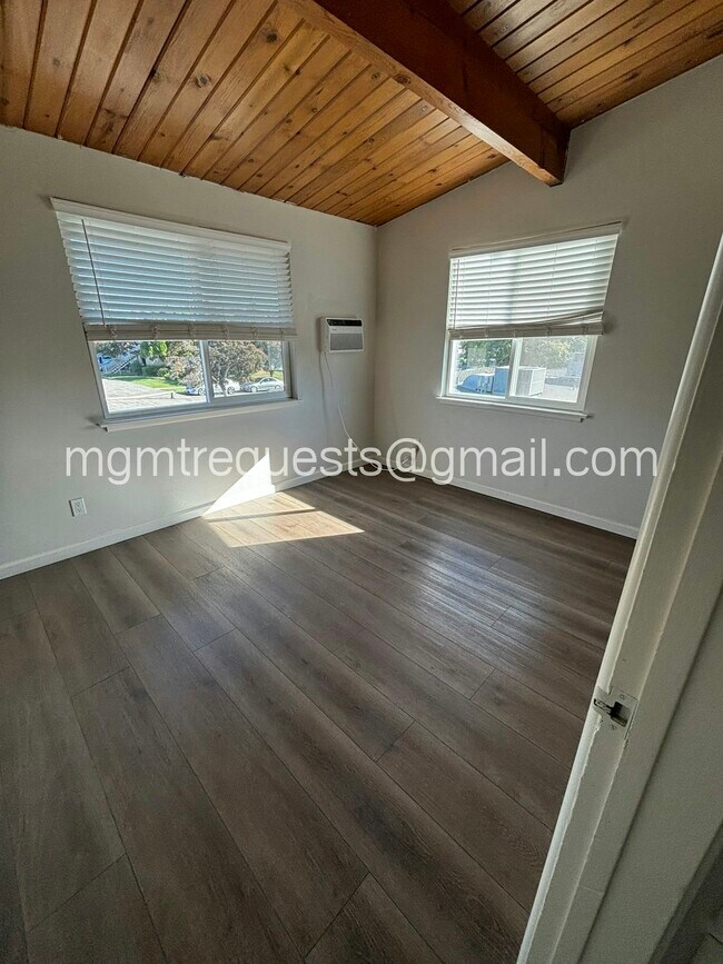 Building Photo - 622 Pine Ave