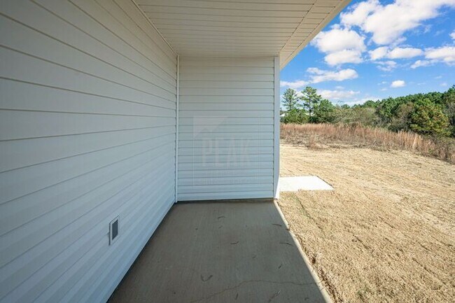 Building Photo - $1650! Beautiful 3Bed 2Bath in newly built Woodland Circle! Tour today