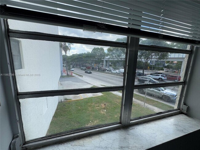 Building Photo - 3300 S Dixie Hwy