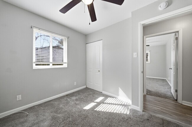 Building Photo - 613 Normandy St