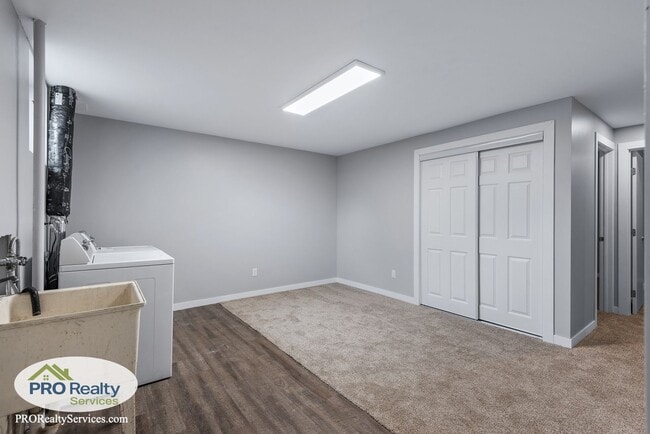 Building Photo - 5 Bedroom Home in Crystal