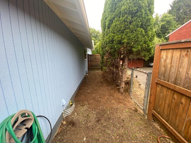 Building Photo - NKE1741