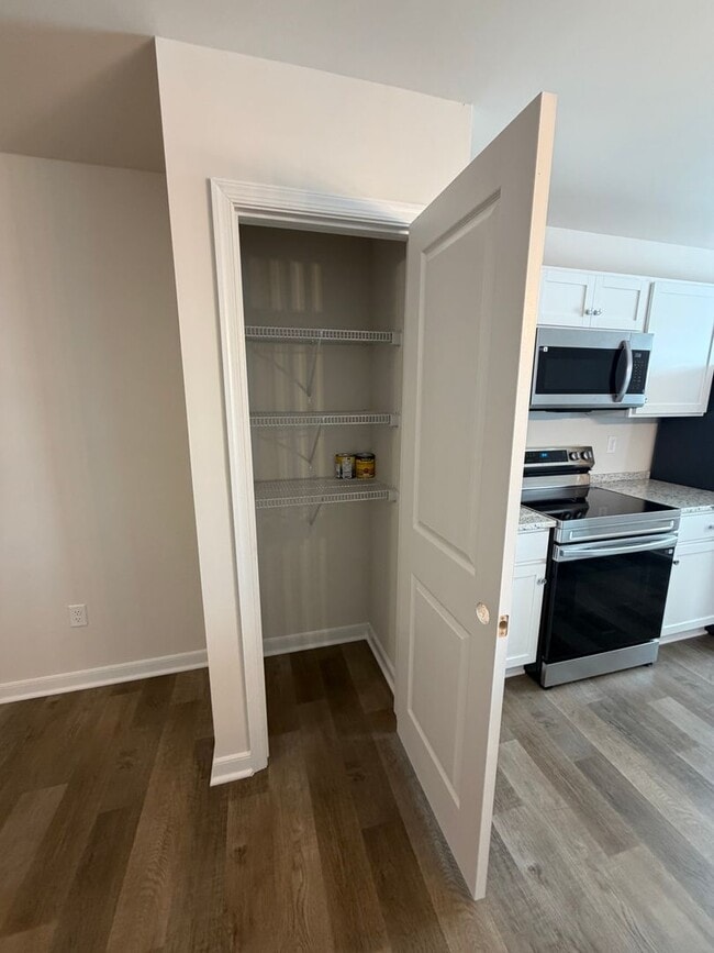 Building Photo - Modern Two-Story Townhome with Open Floor Plan and Garage