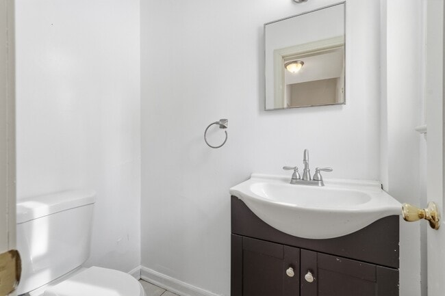 Building Photo - 7211 Martins Ct