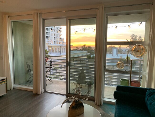 Building Photo - 3100 Sixth Ave