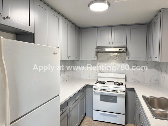 Building Photo - Newly Remodeled 2 Bed 1 Bath Near Downtown!