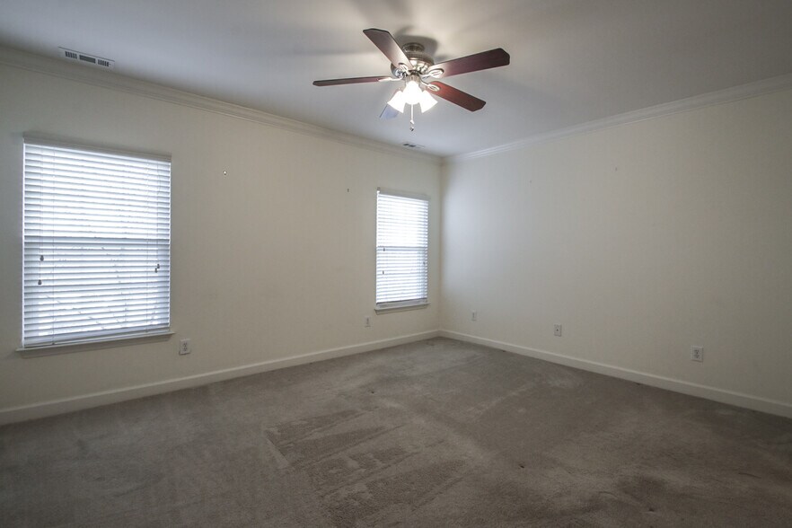primary bedroom with ceiling fan - 1614 Brentwood Pointe