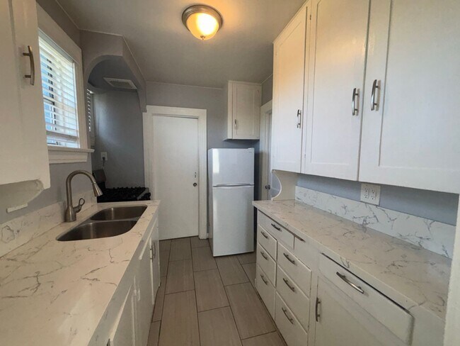 Building Photo - 4006-4008 DELTA STREET