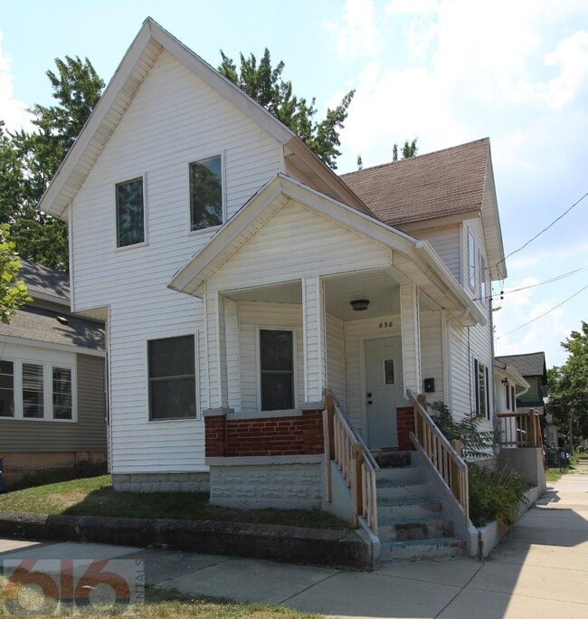 Building Photo - 858 Dayton St SW