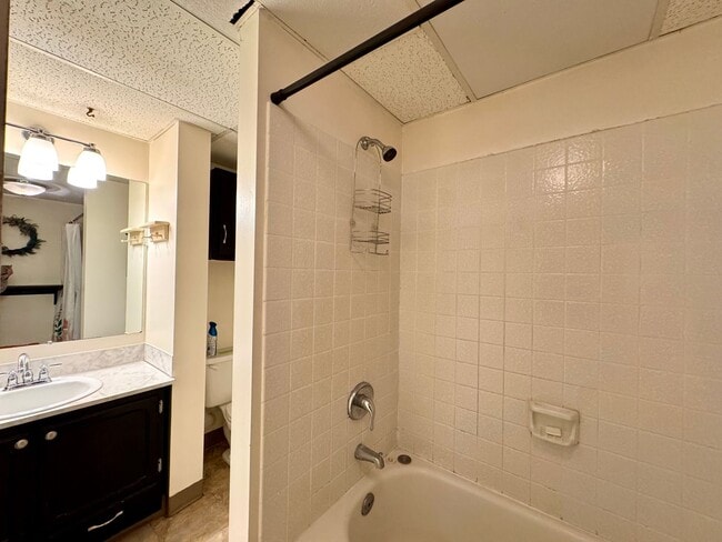 Building Photo - SEASONAL K-BEACH IN-LAW APARTMENT