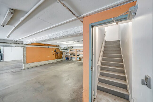 Building Photo - 4424 Coldwater Canyon Ave