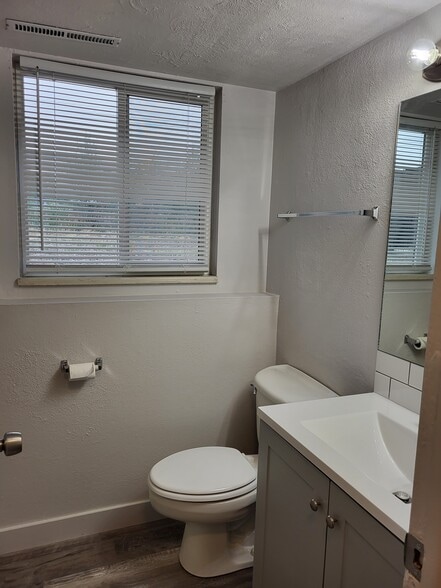 Building Photo - 1405 Tappan Cir