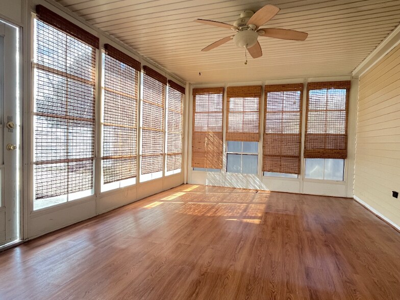 Building Photo - 1689 Apple Valley Rd