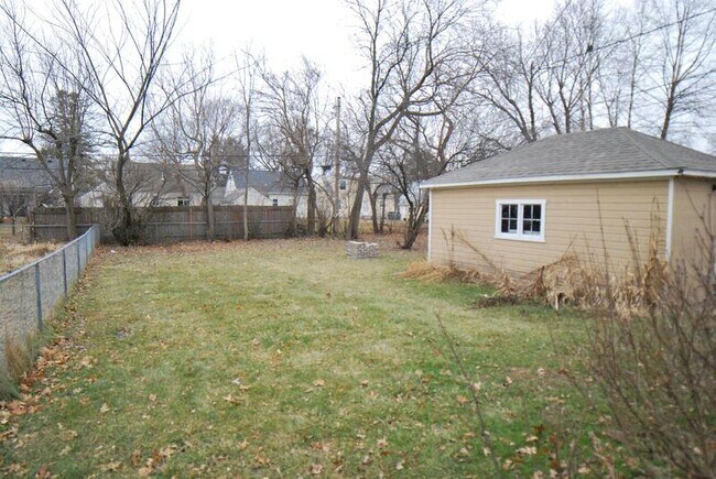 Building Photo - 2924 Soutter Ave SE