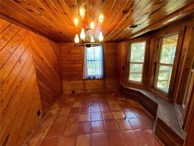 Building Photo - 1215 Agarita Dr