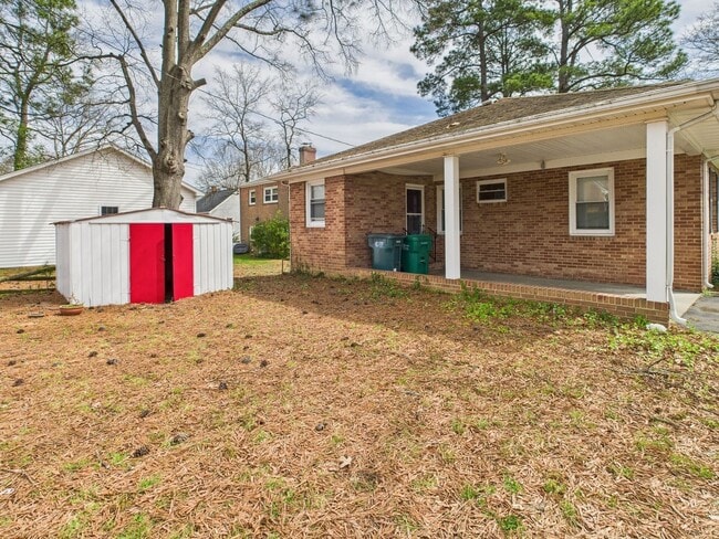 Building Photo - 5800 Fitzhugh Ave