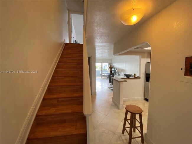 Building Photo - 9375 Fontainebleau Blvd