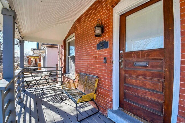 Building Photo - Charming luxury meets timeless character in the heart of West Wash Park - Available NOW!!