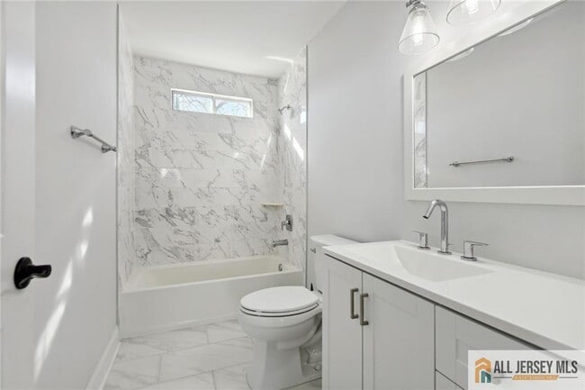 Building Photo - 2227 Lewis Pl