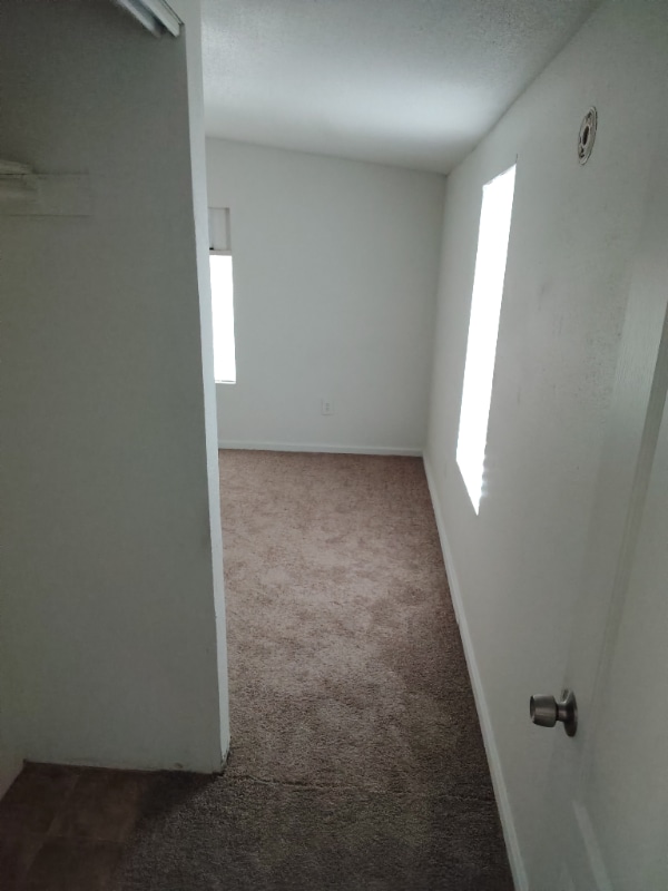 Building Photo - 128 SE Guinevere Ct