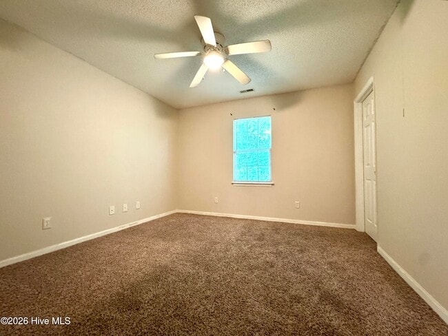 Building Photo - 521 Jimmies Creek Dr