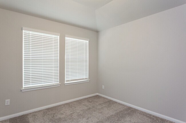 Building Photo - 6915 Lebec Dr