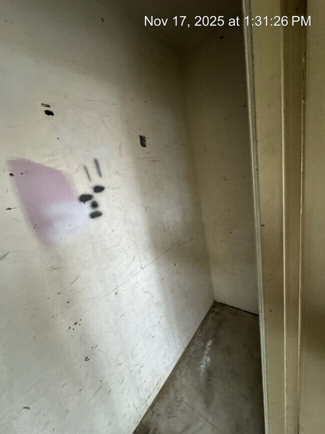 Building Photo - 2968