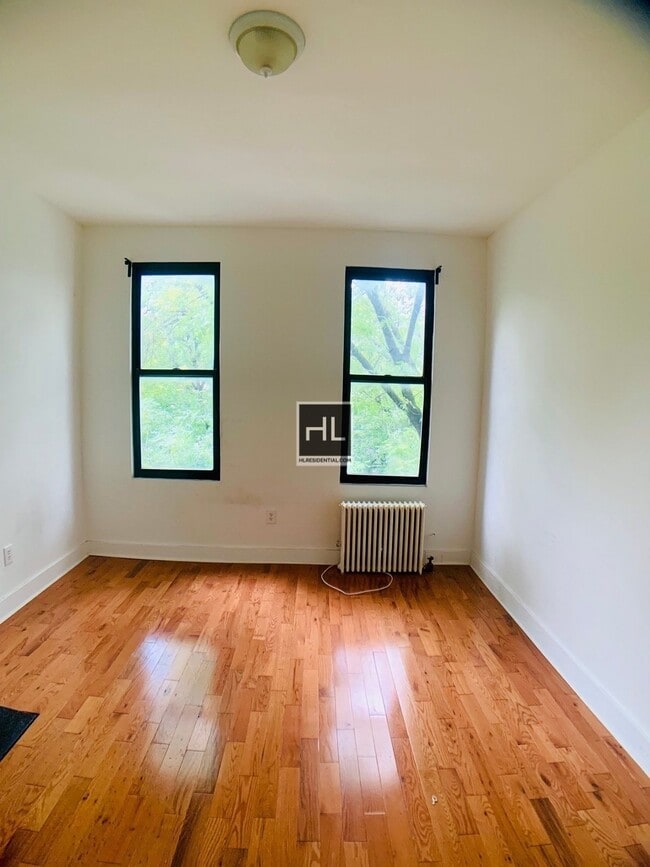 Building Photo - 2 BR 2 BA in Prime Bushwick