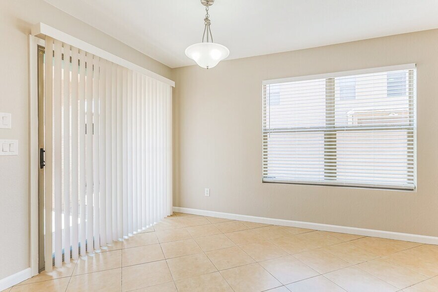 Building Photo - 2349 E Palm Beach Dr