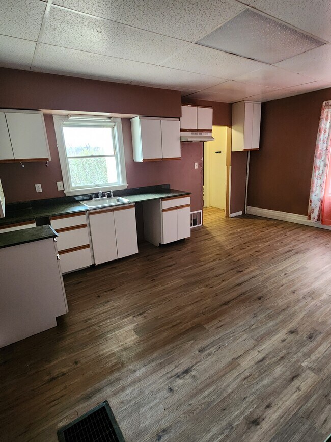 Kitchen - 1324 S Pittsburgh St