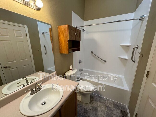 Building Photo - 6735 Overland Dr