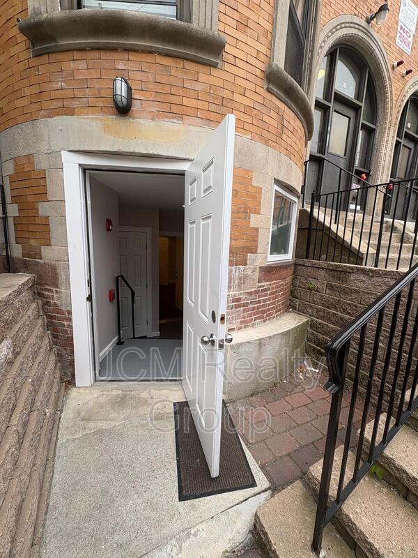 Building Photo - 32 Hartwell St