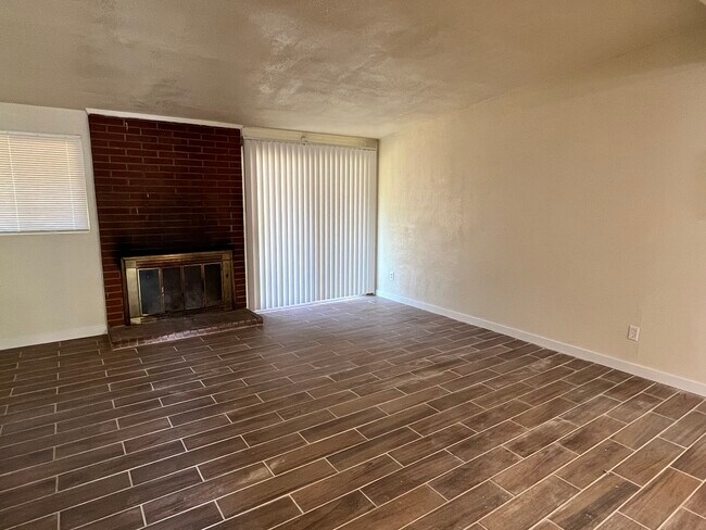 Building Photo - 1325 Hobson Ave