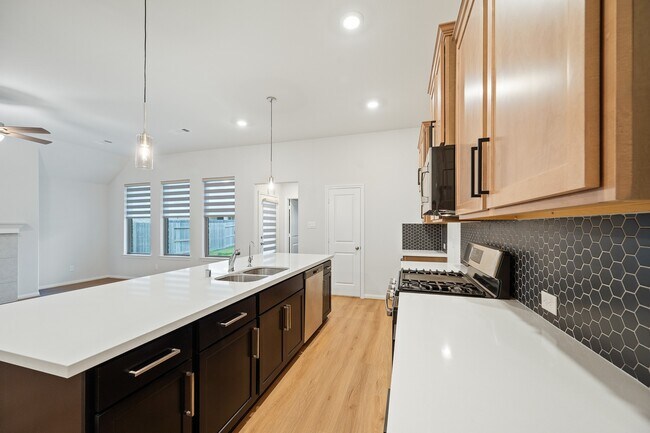 Building Photo - 839 Sarasota Shore Dr