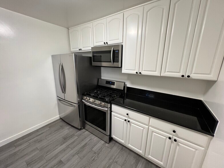 Kitchen - 1330 N Sweetzer Ave